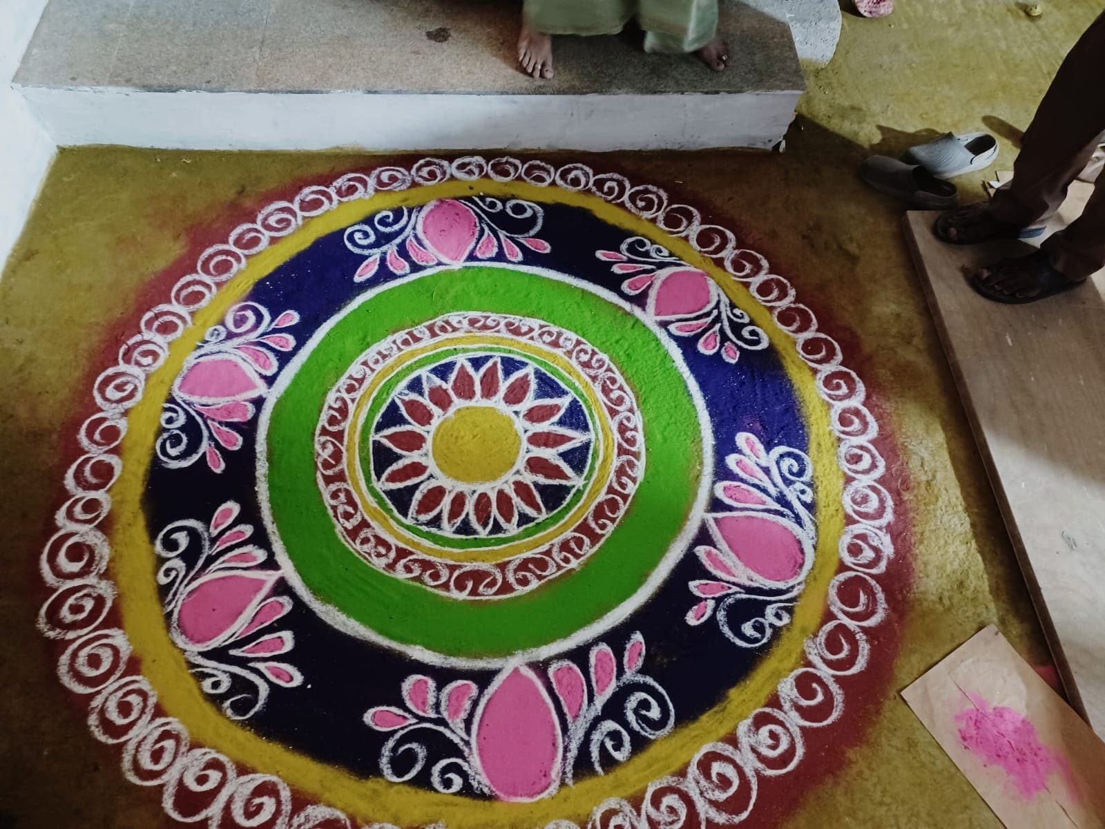 Floral Jaali Palm Composition