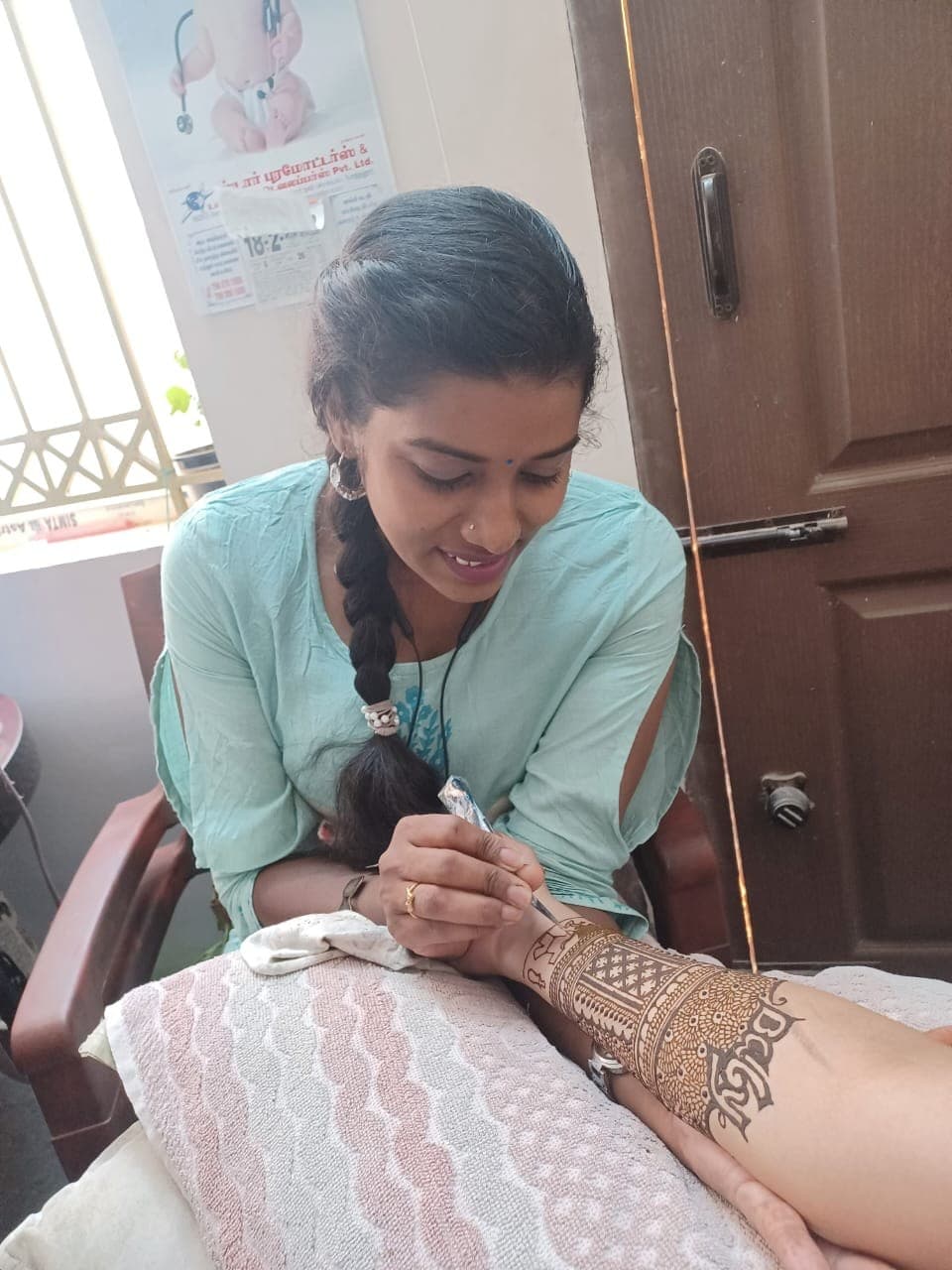 Nandhinii at Live Mehndi Application