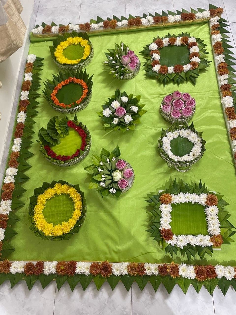 Seer Varisai Plate Presentation on Green Silk